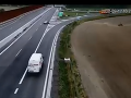 VIDEO neuveriteľného manévru na R7! Riskantná jazda v protismere, z tohto vám stúpne tlak