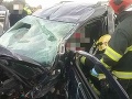 FOTO vážnej nehody pri Dunajskej Strede: Uzavretá cesta, jedna osoba ostala zakliesnená v aute