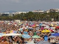 Do Európy sa rozšíril nový variant KORONAVÍRUSU: Podľa vedcov za to môžu dovolenky v Španielsku!