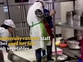 Šokujúce VIDEO zo školskej jedálne: Hygienikom pri sledovaní kuchárov naskakujú zimomriavky