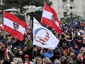 KORONAVÍRUS Vo Viedni protestovalo proti pandemickým opatreniam zhruba 10-tisíc ľudí