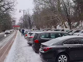 Lockdown po Slovensky: VIDEO Ľudia sa opäť húfne vybrali na Kolibu či Kamzík! Upozornenie polície
