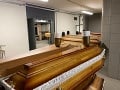 Sestry zažili na pohrebe svojej mamy totálnu hrôzu: Pozreli do rakvy a neverili vlastným očiam