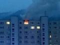 FOTO V Dolnom Kubíne horel byt: Hasiči z bytovky evakuovali 23 ľudí