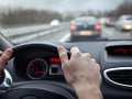 Vodiči, vyzbrojte sa trpezlivosťou: Zdržíte sa najmä pri vjazde do Bratislavy, pozor aj na nehody