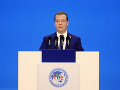 Expremiér Medvedev vyvracia podozrenia z podpory Navaľného