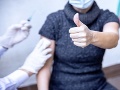 Lekár o zaočkovaných ľuďoch, ktorí sa infikujú COVIDom: TOTO je kľúčový bod!