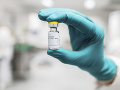 KORONAVÍRUS Americká firma Merck pomôže konkurenčnej spoločnosti J&J s výrobou jej vakcíny