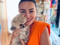 Bývalá moderátorka ukázala svojho psa: Luxusné oblečko... FOTO Také drahé handry nenosí ani väčšina Slovákov!