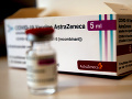 Zlá správa pre vakcínu AstraZeneca: Podľa štúdie takmer neúčinkuje na túto mutáciu
