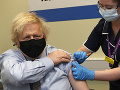 Boris Johnson sa dal zaočkovať vakcínou od AstraZenecy