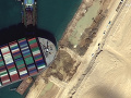 Egypt plánuje po uviaznutí nákladnej lode rozšíriť časť Suezského prieplavu