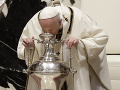 FOTO Pápež vo Vatikáne odslúžil omšu svätenia olejov