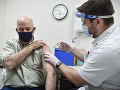 KORONAVÍRUS Americké úrady zistili medzi úplne zaočkovanými ľuďmi nízky počet infikovaných