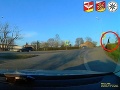VIDEO Policajti naháňali po meste cudzinca: Občan im požičal svoj bicykel!