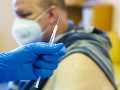 Začala diskusia o očkovaní ľudí v lekárňach: Rezort zdravotníctva je ochotný to umožniť