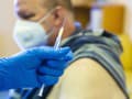 Na očkovanie vakcínou proti KORONAVÍRUSU čaká celkovo 423.674 ľudí