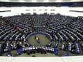 Europoslanci požadujú trestanie korupcie a prešetrenie užívania eurofondov