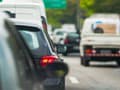 Na Seneckej ceste spustili semafor: Vodiči sa sťažujú na kolóny