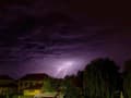 Na Slovensku v noci opäť úradovalo počasie: Silné búrky, zaplavené ulice, aj tromba nad Martinom!