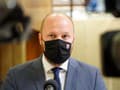 Minister Naď je nespokojný s očkovaním vojakov: Odmietačom pohrozil vyhadzovom!