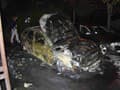 Polícia vyšetruje požiar áut v Banskej Bystrici: FOTO Dve vozidlá zhoreli do tla