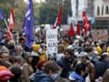 Vo Viedni protestovali stovky ľudí: Žiadali demisiu kancelára Kurza