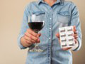 Odborník varuje: Štyri druhy liekov, na ktoré by ste nikdy nemali piť alkohol