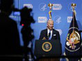 Biden ohlásil novú stratégiu boja proti KORONAVÍRUSU: Cestujúcich čakajú prísnejšie opatrenia