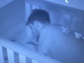 VIDEO Chlapček nechcel spávať vo svojej postieľke: Keď rodičia odhalili príčinu, prišlo im zle