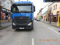 V Trnave úradoval opitý rumunský kamionista: Vošiel do centra mesta, vycúvať už nevedel