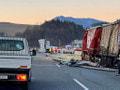 PRÁVE TERAZ Pri Považskej Bystrici uzavreli diaľnicu D1, dôvodom je vážna nehoda