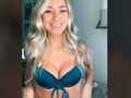 VIDEO Blondínka ukázala, ako sa dajú za pár sekúnd zväčšiť prsia: Trik, ktorý dokáže zázraky!