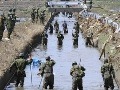Japonsko začalo veľké pátranie po telách obetí cunami