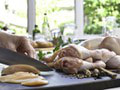Experti varujú pred praktikou pri varení kurčaťa: Takto minimalizujete riziko nákazy