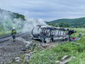 V Nemecku sa zrazil autobus s vlakom: Zranenia utrpeli najmenej tri osoby