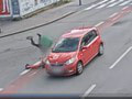 VIDEO Hrozivá nehoda v centre Brna: Kuriér na kolobežke nedal prednosť v jazde