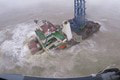 V Juhočínskom mori vyčíňala búrka: Loď sa prelomila na dve časti, viac než 20 osôb je nezvestných
