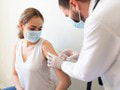 MIMORIADNE Rakúsko zrušilo povinné očkovanie proti KORONAVÍRUSU