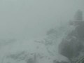 Turistov Vysokých Tatier poriadne zaskočilo počasie: Na Lomnickom štíte nasnežilo! Upozornenie horských záchranárov