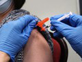 Ministerstvo zdravotníctva zvažuje možnosť druhej booster dávky vakcíny proti KORONAVÍRUSU pre starších ľudí