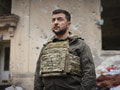 Ukrajinský prezident Volodymyr Zelenskyj navštívil frontové pozície v Charkovskej oblasti na severovýchode Ukrajiny.