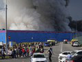 VIDEO Ohnivé peklo neďaleko Moskvy: Obrovský požiar skladu si vyžiadal jednu obeť a 13 zranených