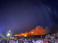 Na známej párty pláži v Chorvátsku vypukol požiar: Pomáhať musí aj hasičské lietadlo