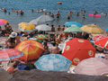 Desivé VIDEO z pláže v obľúbenej dovolenkovej destinácii: Sem by niektorí nešli, ani keby im zaplatili
