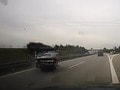 Polícia zverejnila VIDEO naháňačky na diaľnici D1: Zbesilá jazda skončila s autom na streche