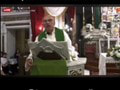 Kríza zasiahla aj katolícku cirkev: VIDEO Kňaz verejne vyzval veriacich, aby dávali viac peňazí do zvončeka
