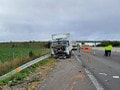 Nehoda kamiónov na diaľnici D1 skomplikovala dopravu: Obaja vodiči sa ťažko zranili