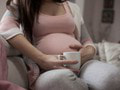 Tehotné ženy by sa mali mať na pozore: Už len pol šálky tohto nápoja denne môže ovplyvniť výšku dieťaťa