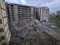 V Nairobi sa zrútila rozostavaná budova: Obávajú sa, že pod troskami môžu byť aj robotníci